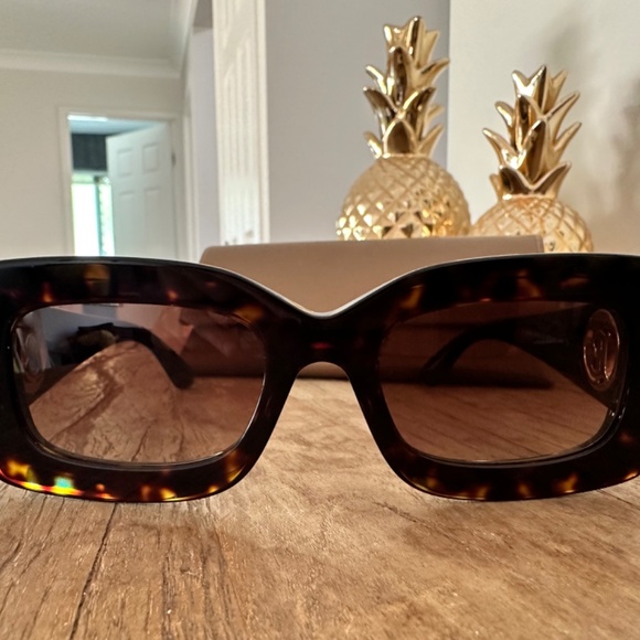 Burberry sunglasses - Picture 2 of 2